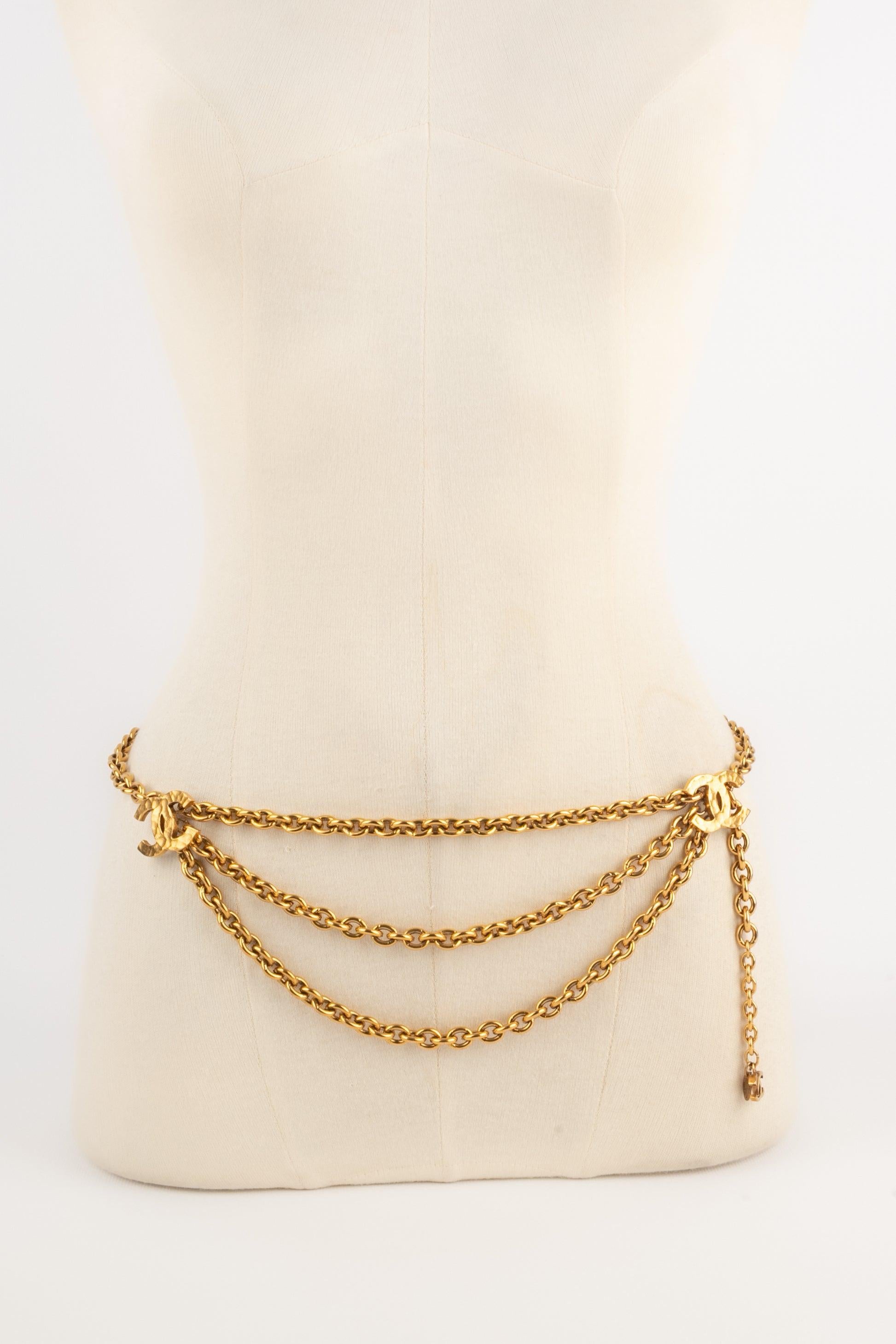 Chanel - (Made in France) Golden metal cc chain belt. A 1982 Collection.

Additional information:
Condition: Very good condition
Dimensions: Length: from 79 cm to 84 cm
Period: 20th Century

Seller Reference: CCB35
