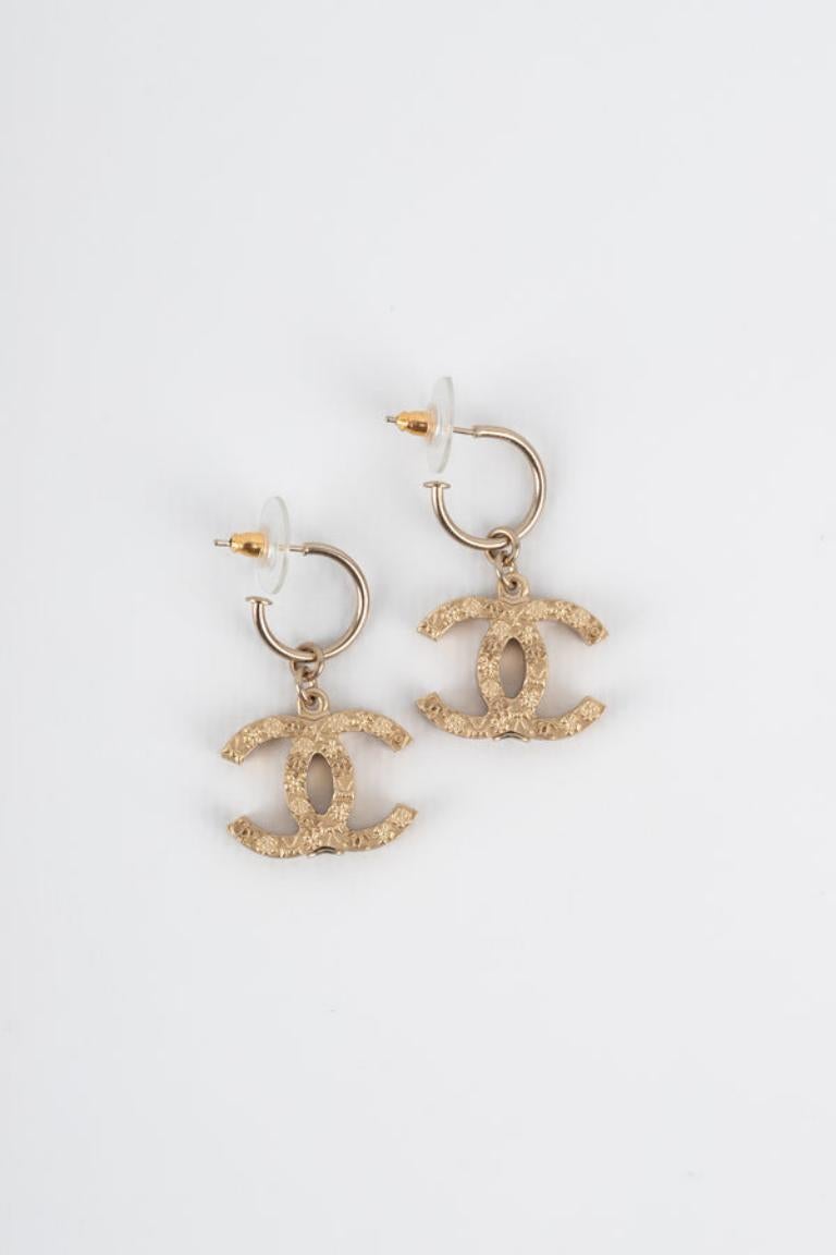 Chanel Golden Metal CC Earrings, 2005 In Excellent Condition In SAINT-OUEN-SUR-SEINE, FR