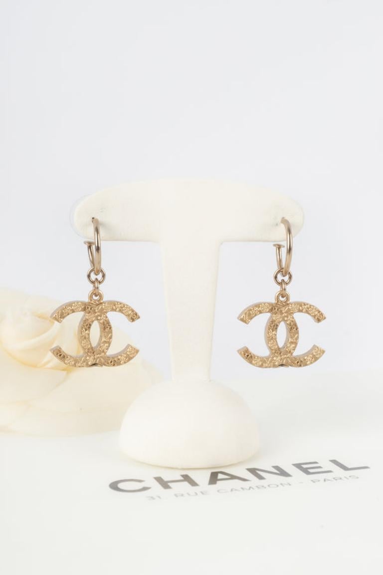 Chanel Golden Metal CC Earrings, 2005 2