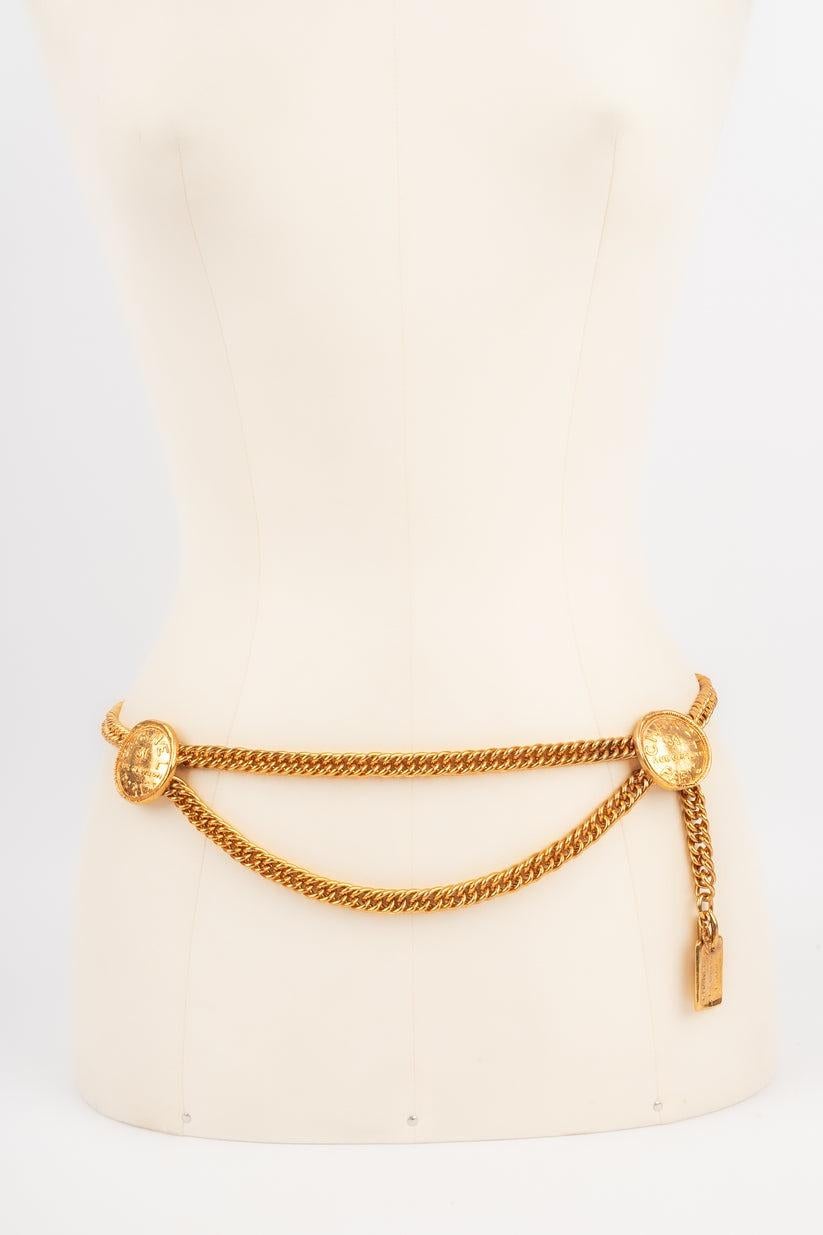 CHANEL - (Made in France) Golden metal chain belt from the 1980s.

Additional information:
Condition: Very good condition
Dimensions: Length: 81 cm
Period: 20th Century

Seller Reference: CCB114