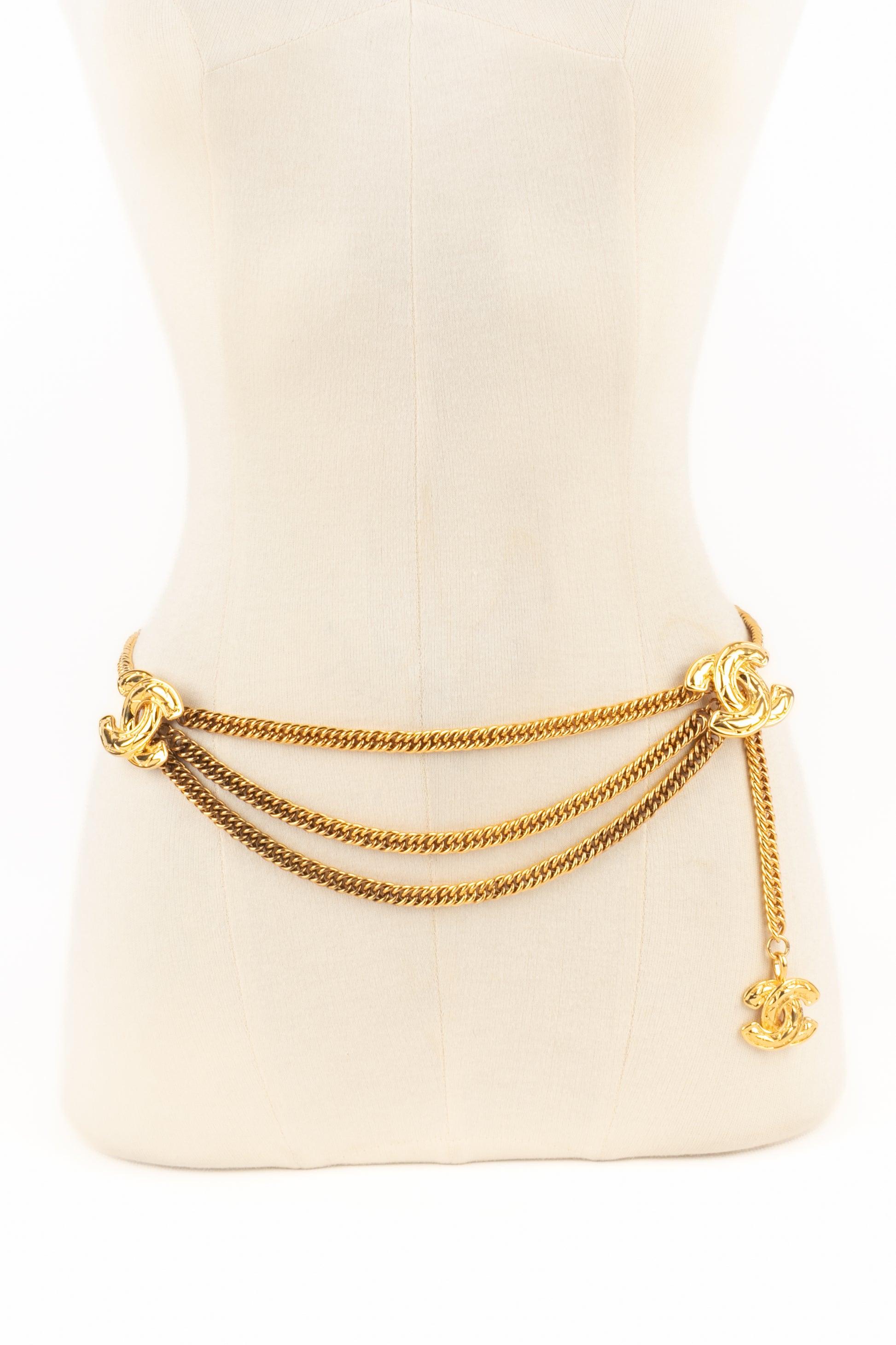 Chanel - (Made in France) Golden metal chain belt with a golden metal quilted cc logo. Jewelry from the 1990s.

Additional information:
Condition: Very good condition
Dimensions: Length: 88 cm
Period: 20th Century

Seller Reference: CCB68