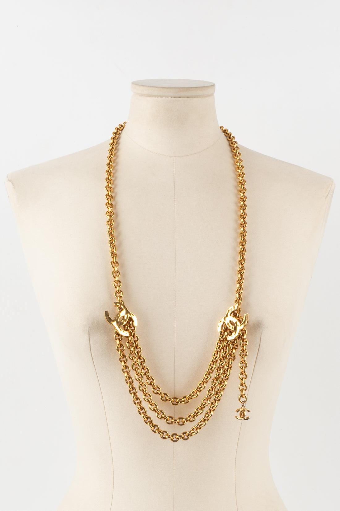 Chanel Golden Metal Chain Belt with a CC Logo, 1980s In Excellent Condition In SAINT-OUEN-SUR-SEINE, FR