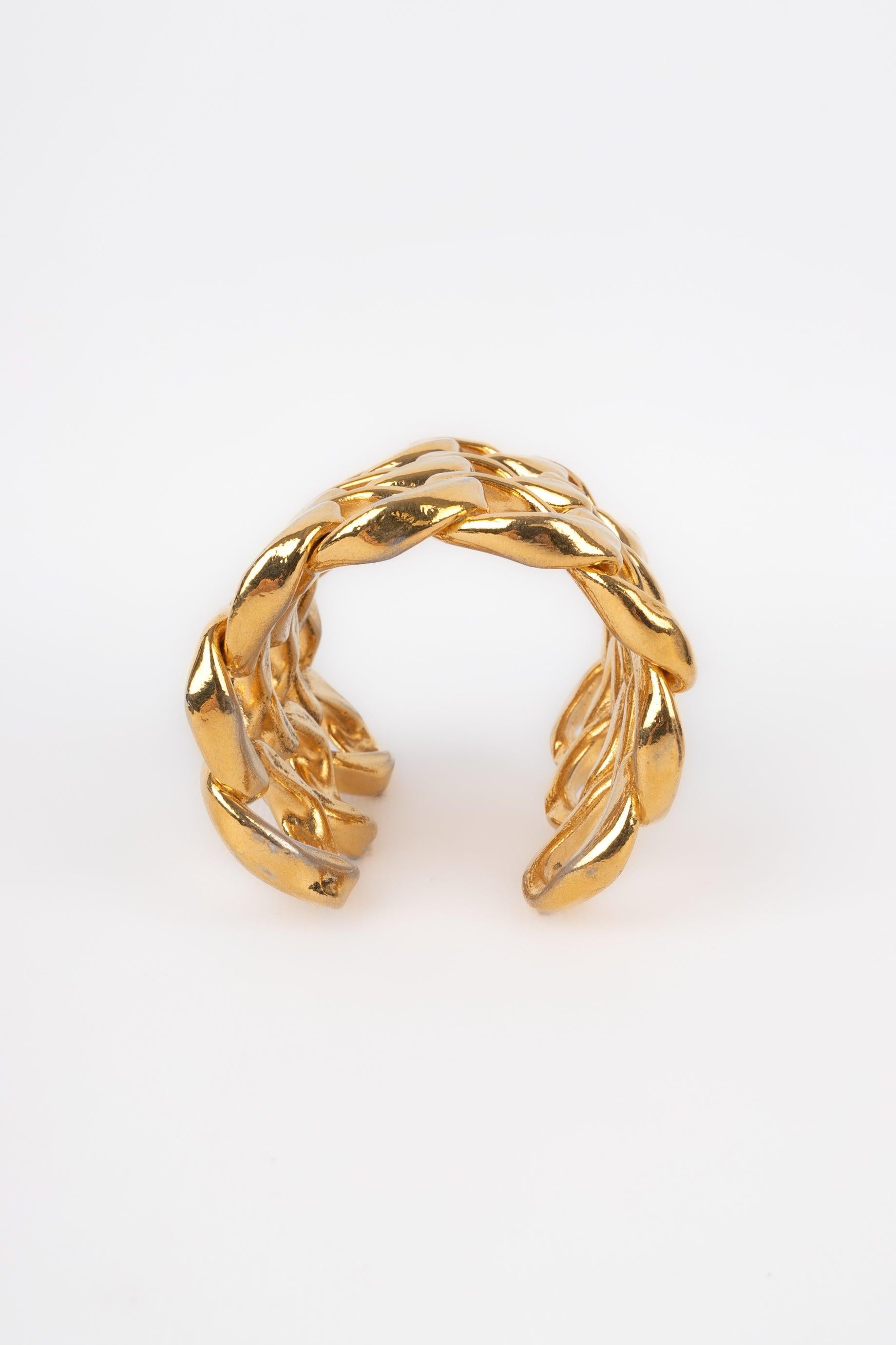 Chanel Golden Metal Chain Cuff Bracelet, 2cc3 In Excellent Condition For Sale In SAINT-OUEN-SUR-SEINE, FR