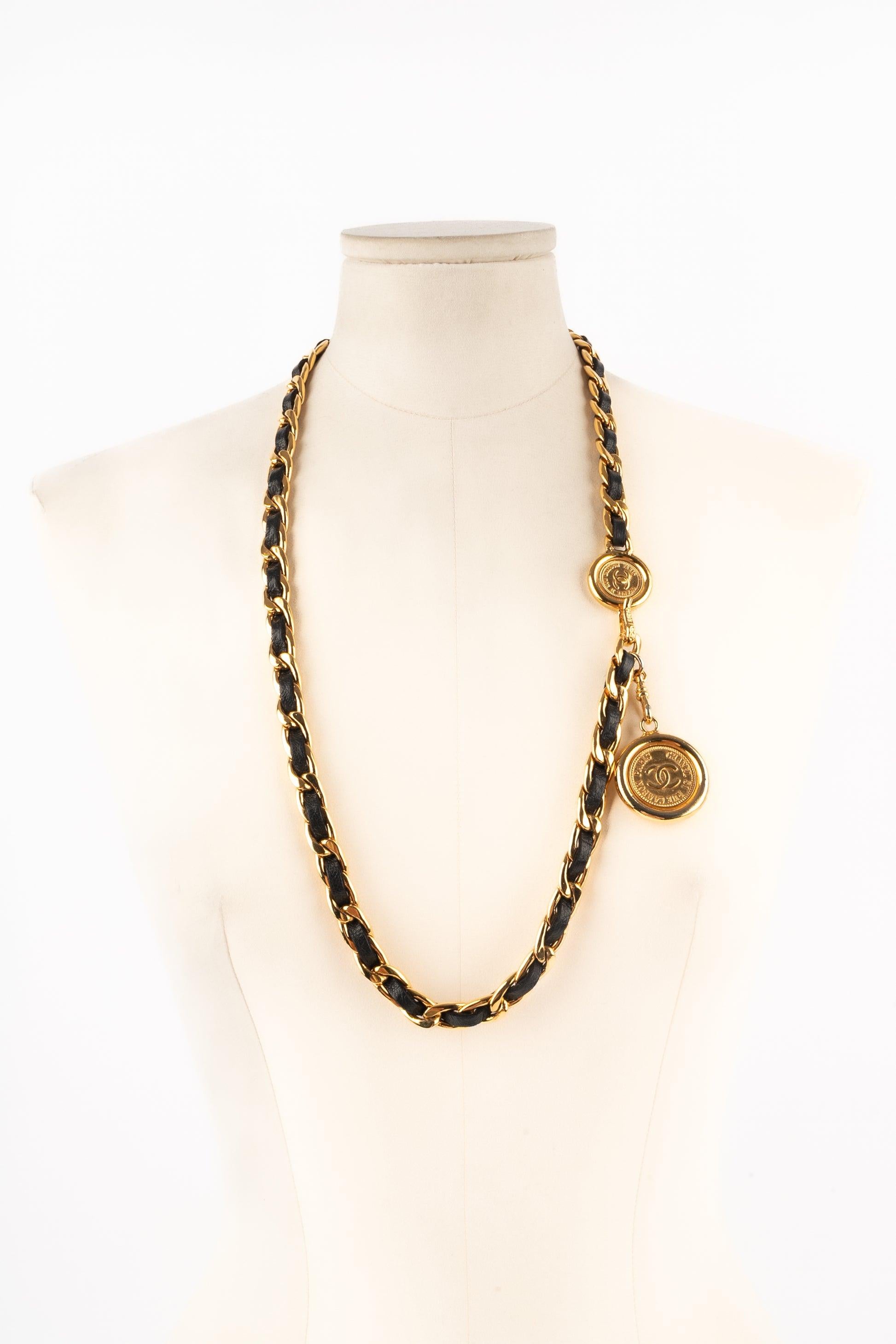 Chanel Golden Metal Chain Leather Belt, 1980s In Excellent Condition For Sale In SAINT-OUEN-SUR-SEINE, FR