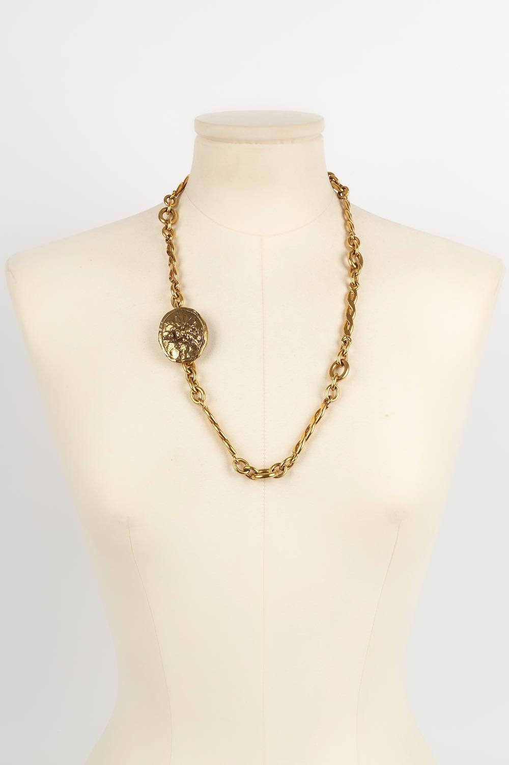 Chanel -Golden metal chain necklace with lion head clasp.

Additional information: 
Dimensions: Length: 65 cm
Condition: Very good condition
Seller Ref number: CB96