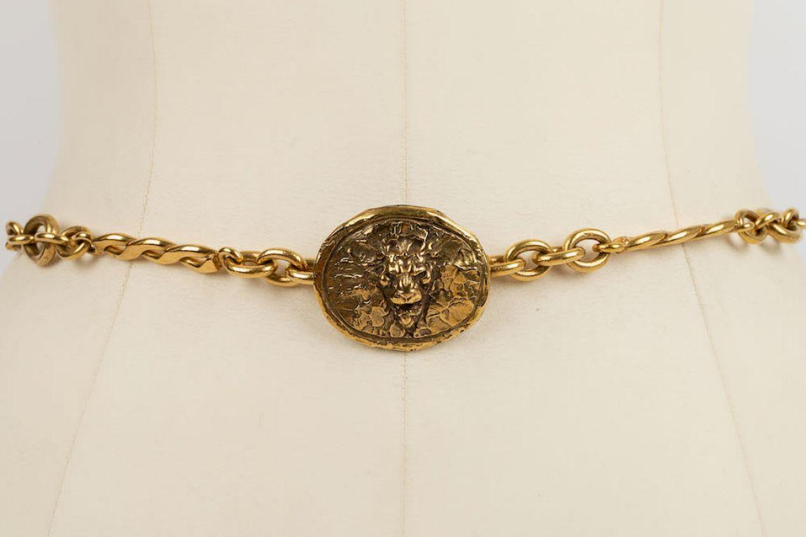 Chanel Goldene Metallkette Halskette mit Löwenkopf-Verschluss aus Metall Damen im Angebot