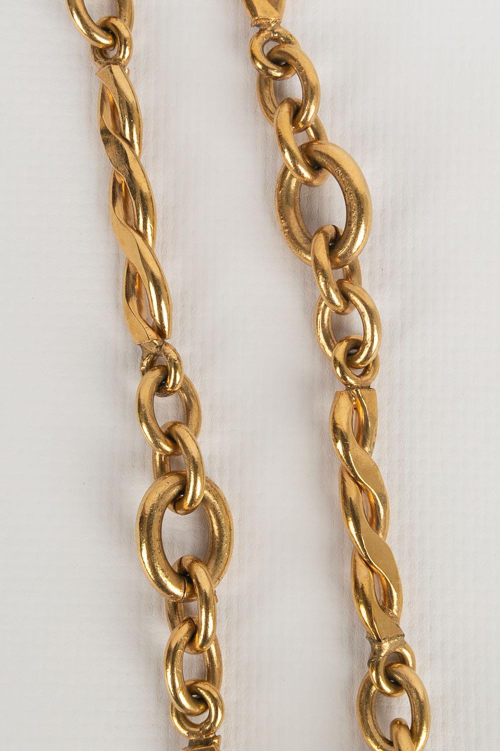 Chanel Goldene Metallkette Halskette mit Löwenkopf-Verschluss aus Metall im Angebot 1