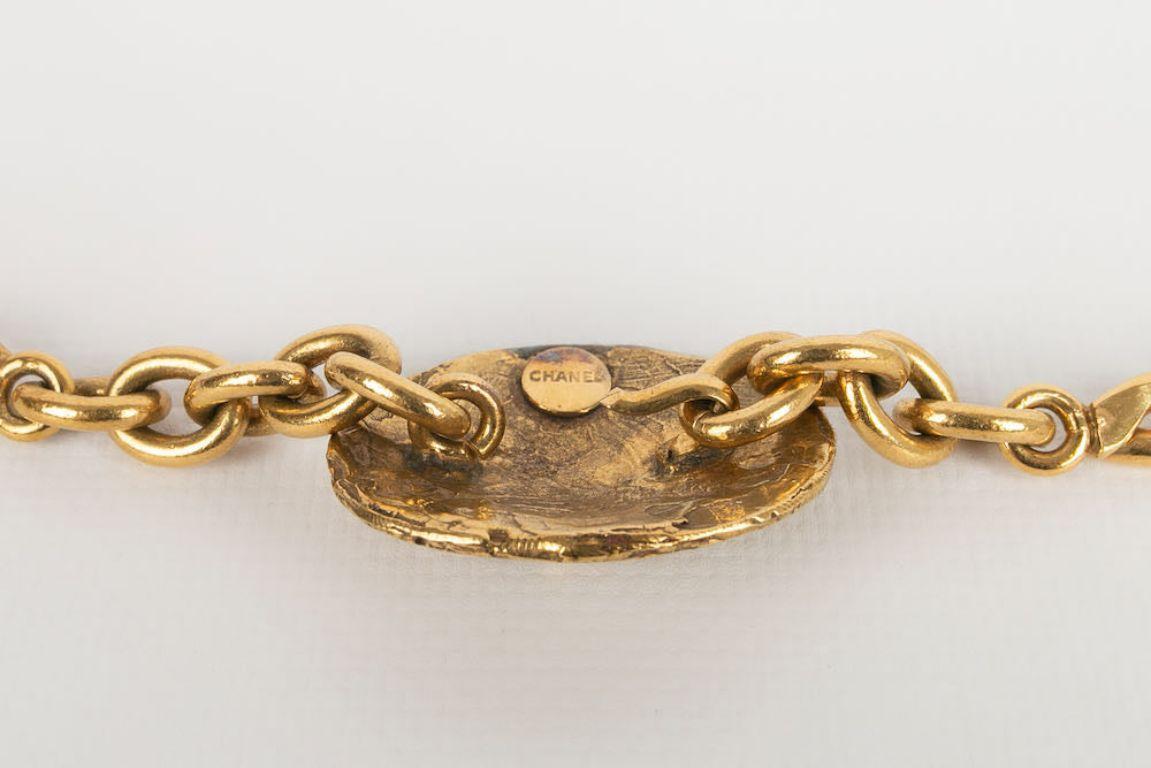 Chanel Goldene Metallkette Halskette mit Löwenkopf-Verschluss aus Metall im Angebot 3