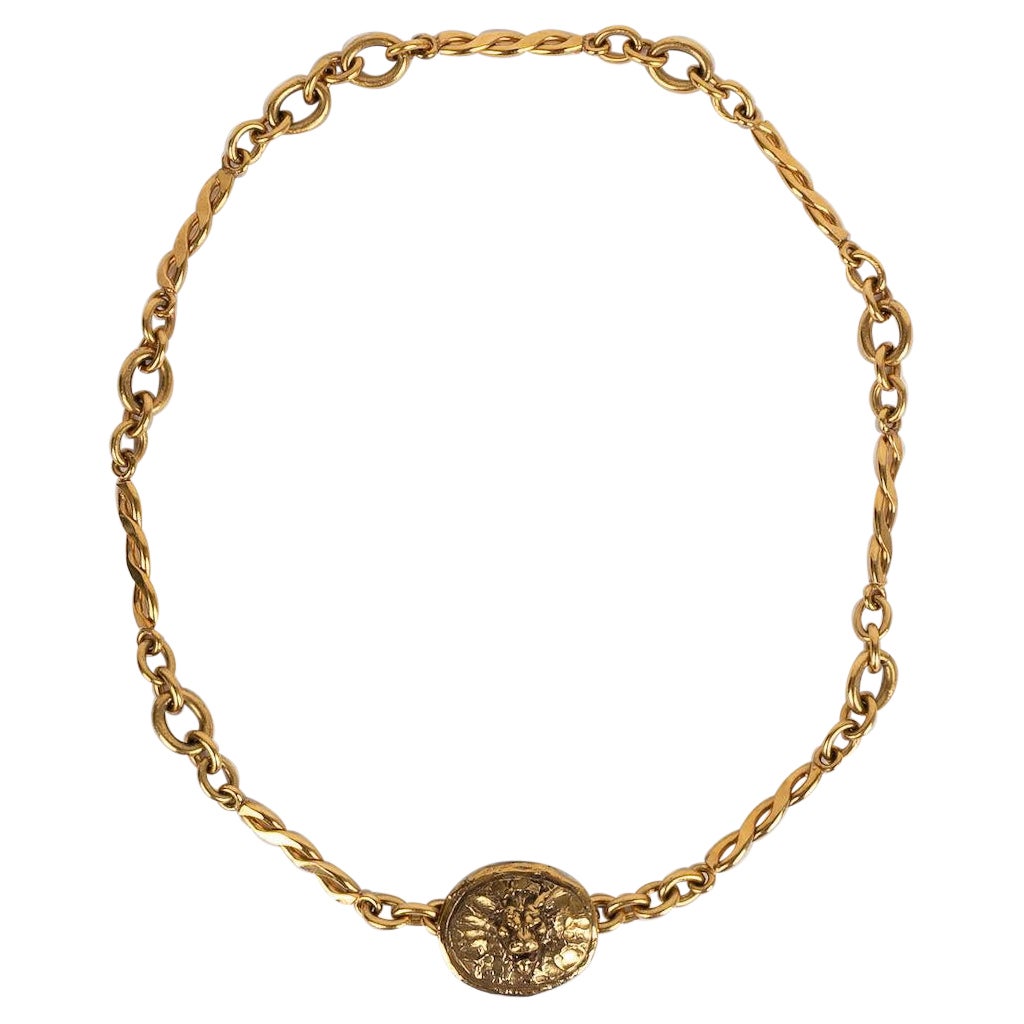 Chanel Collier chaîne en métal doré avec fermoir tête de lion