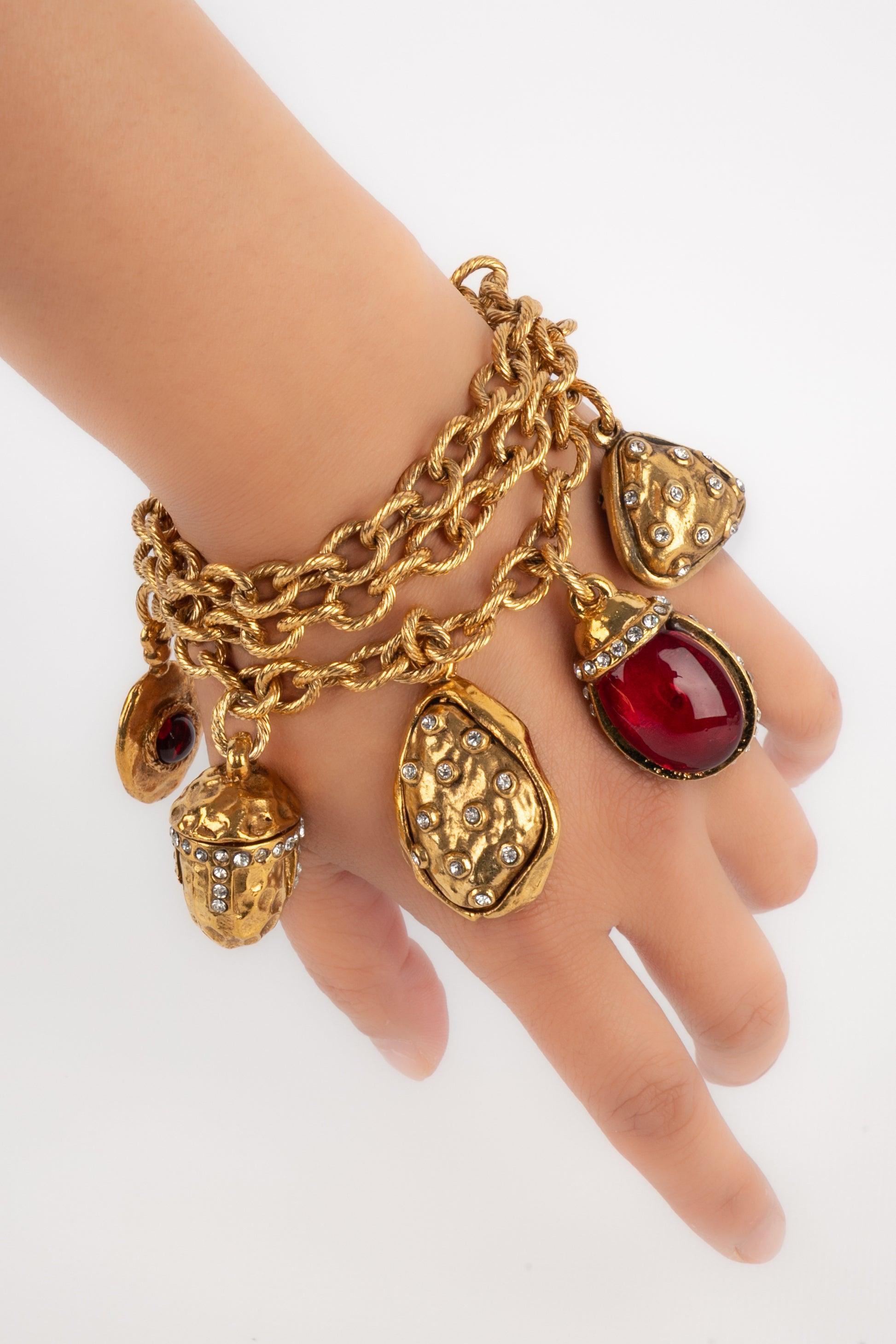 Chanel Golden Metal Charm Bracelet, 1980s In Excellent Condition For Sale In SAINT-OUEN-SUR-SEINE, FR