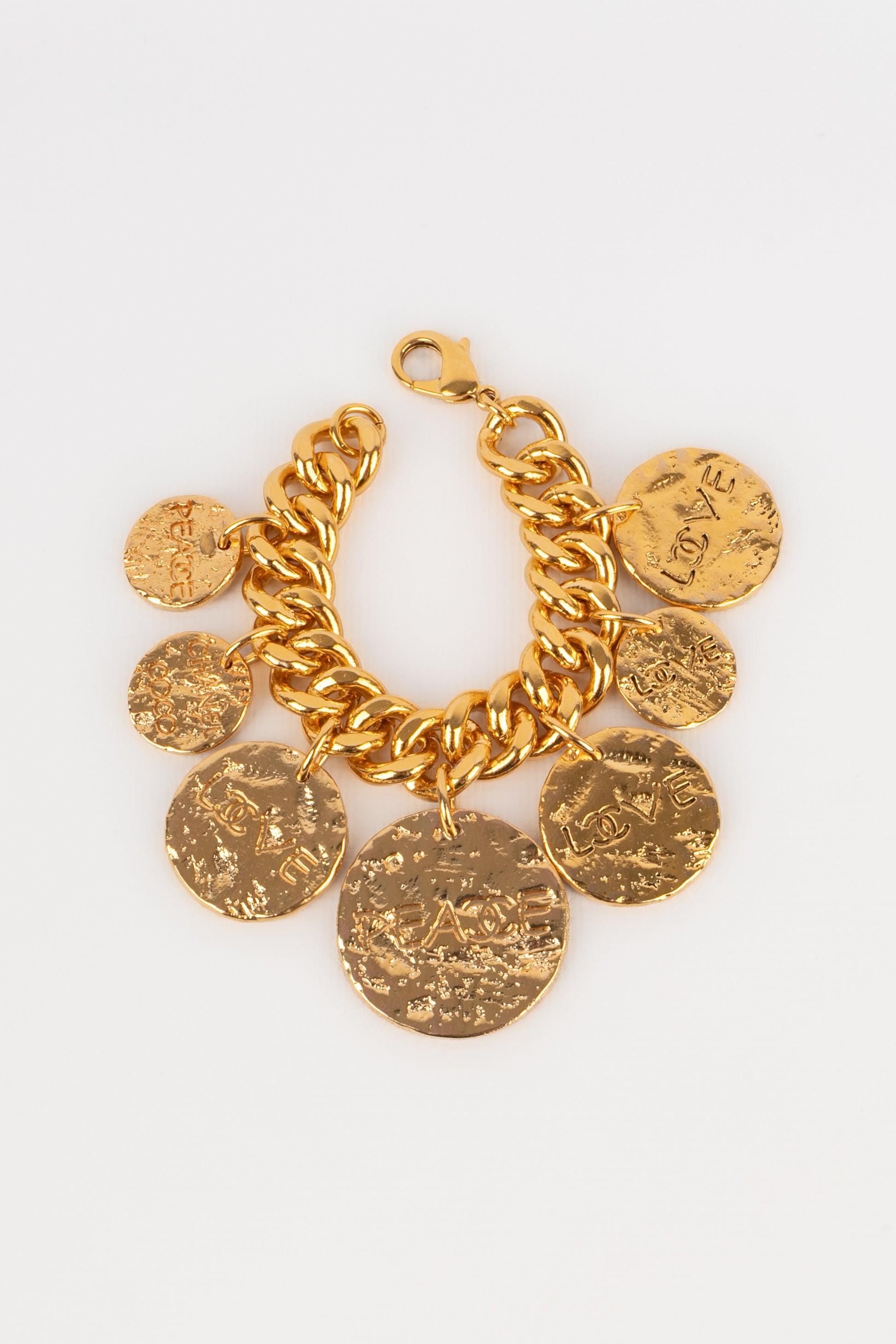 Chanel - (Made in France) Golden metal charm bracelet. 2007 Spring-Summer Collection.

Additional information:
Condition: Very good condition
Dimensions: Length: 18 cm
Period: 21st Century

Seller Reference: BRAB143