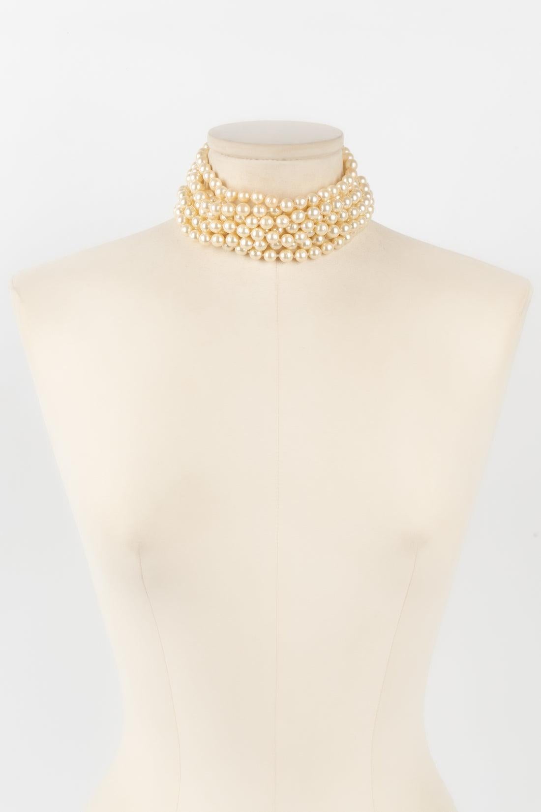 Chanel - (Made in France) Golden metal choker with costume pearls. Jewelry from the 1980s.

Additional information:
Condition: Very good condition
Dimensions: Length: from 33 cm to 37 cm
Period: 20th Century

Seller Reference: CB196