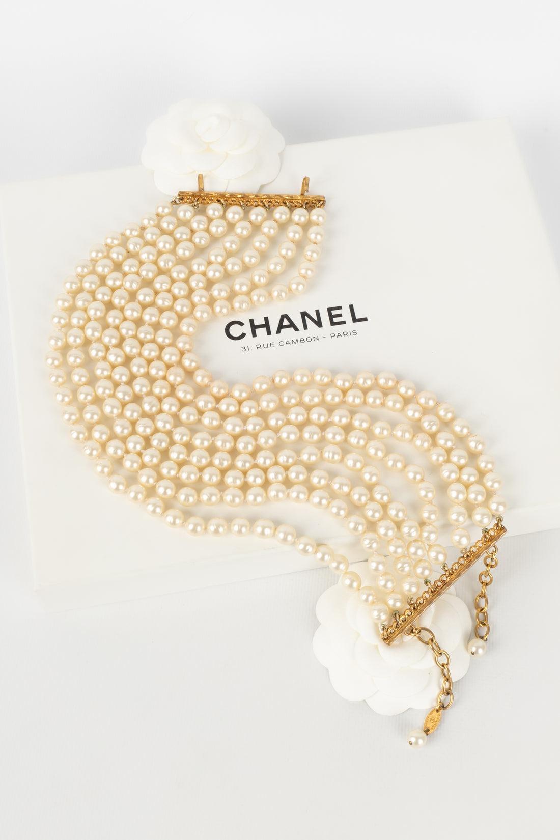 Chanel Golden Metal Choker Necklace with Costumer Pearls, 1980s 4