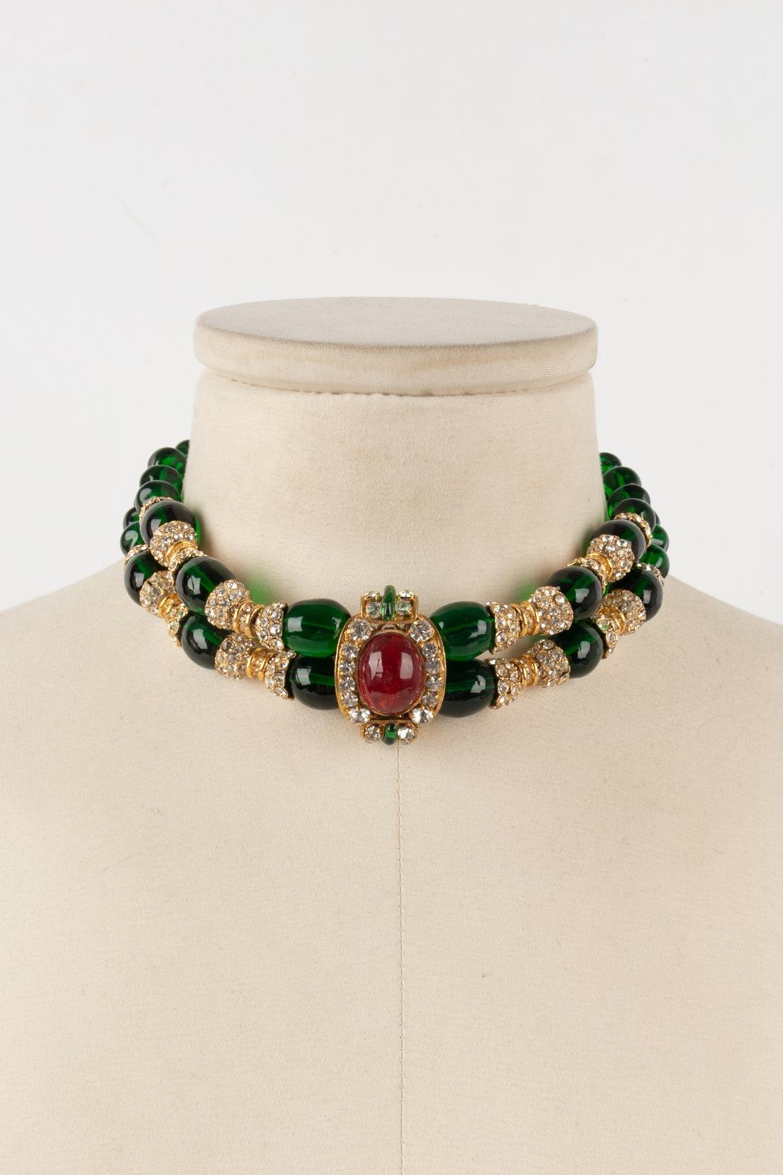 Chanel Golden Metal Choker with Green Glass Pearls, 1983 In Excellent Condition In SAINT-OUEN-SUR-SEINE, FR