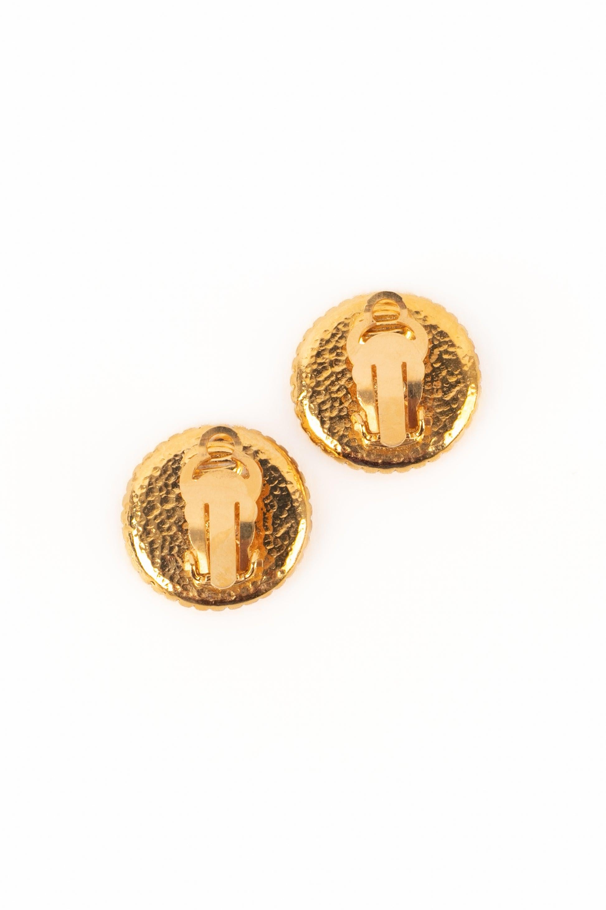Chanel Golden Metal Circular Earrings, 1996 In Excellent Condition In SAINT-OUEN-SUR-SEINE, FR