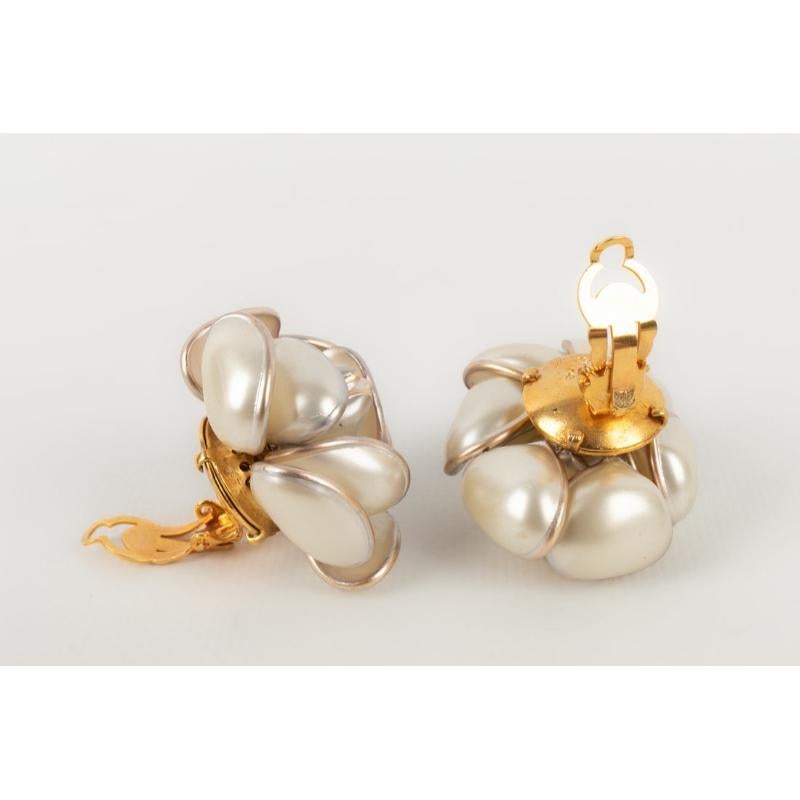 Women's Chanel Golden Metal Clip-on Camellia Earrings For Sale