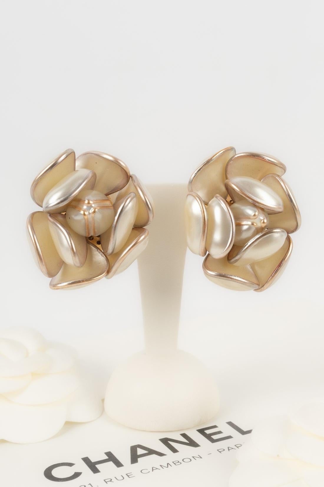 Chanel Golden Metal Clip-on Camellia Earrings For Sale 3