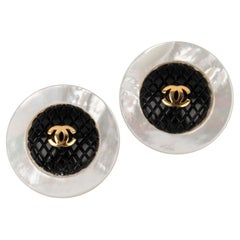 Chanel Golden Metal Clip-on CC Earrings Haute Couture, 1980s