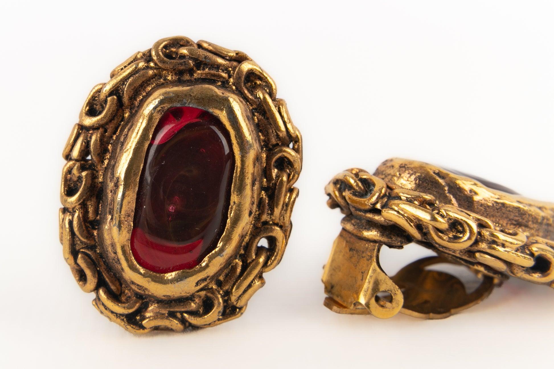 Donna Orecchini a clip in metallo dorato Chanel, 1984 in vendita