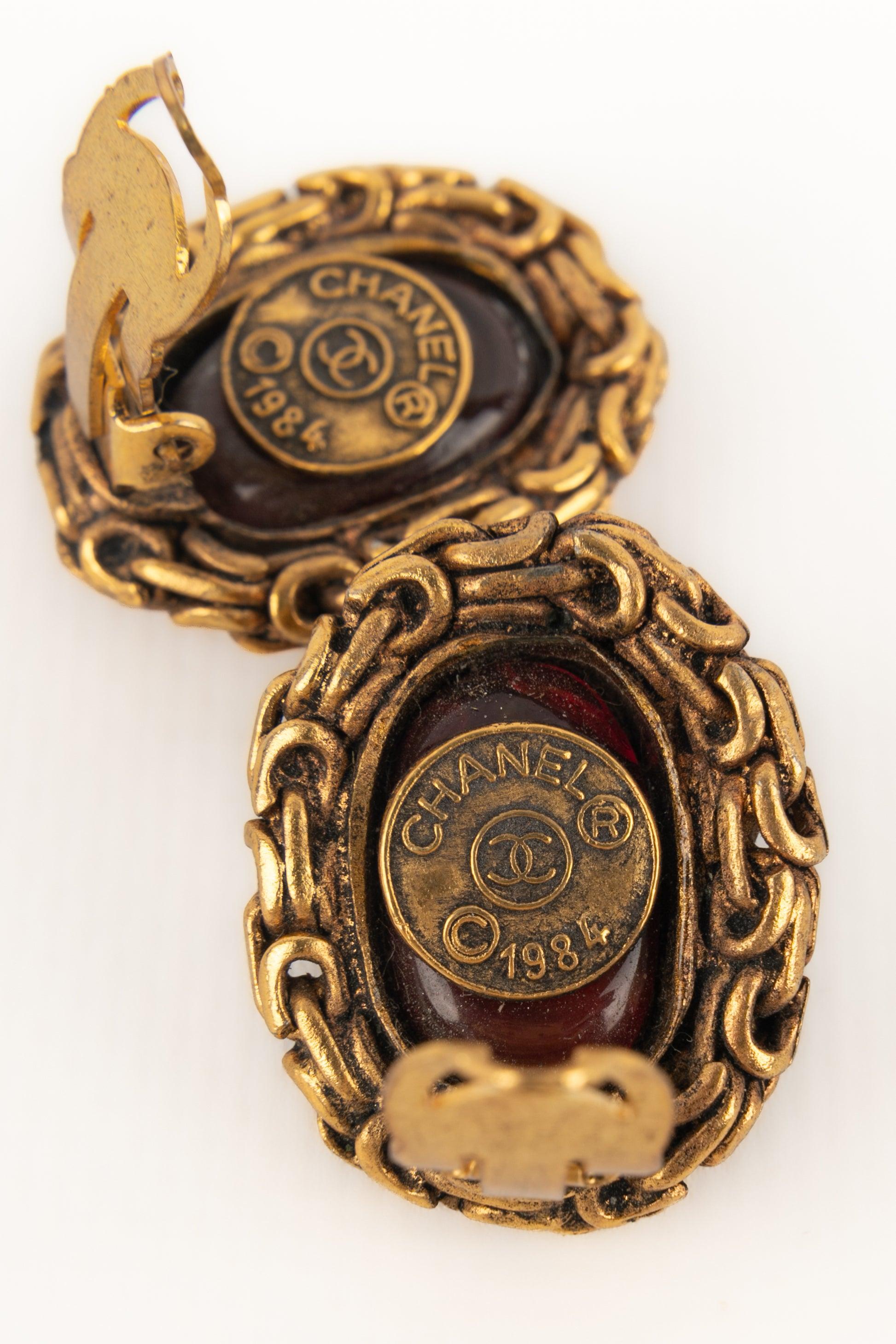 Orecchini a clip in metallo dorato Chanel, 1984 in vendita 1