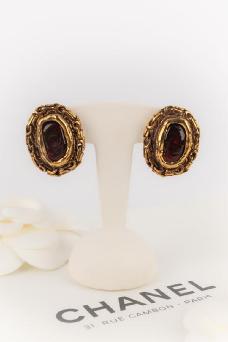 Orecchini a clip in metallo dorato Chanel, 1984 in vendita 2