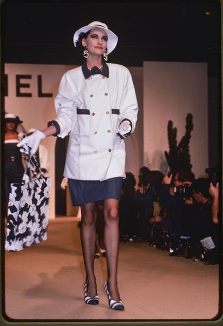 Boucles d'oreilles à clip en métal doré Chanel, 1987 en vente 6