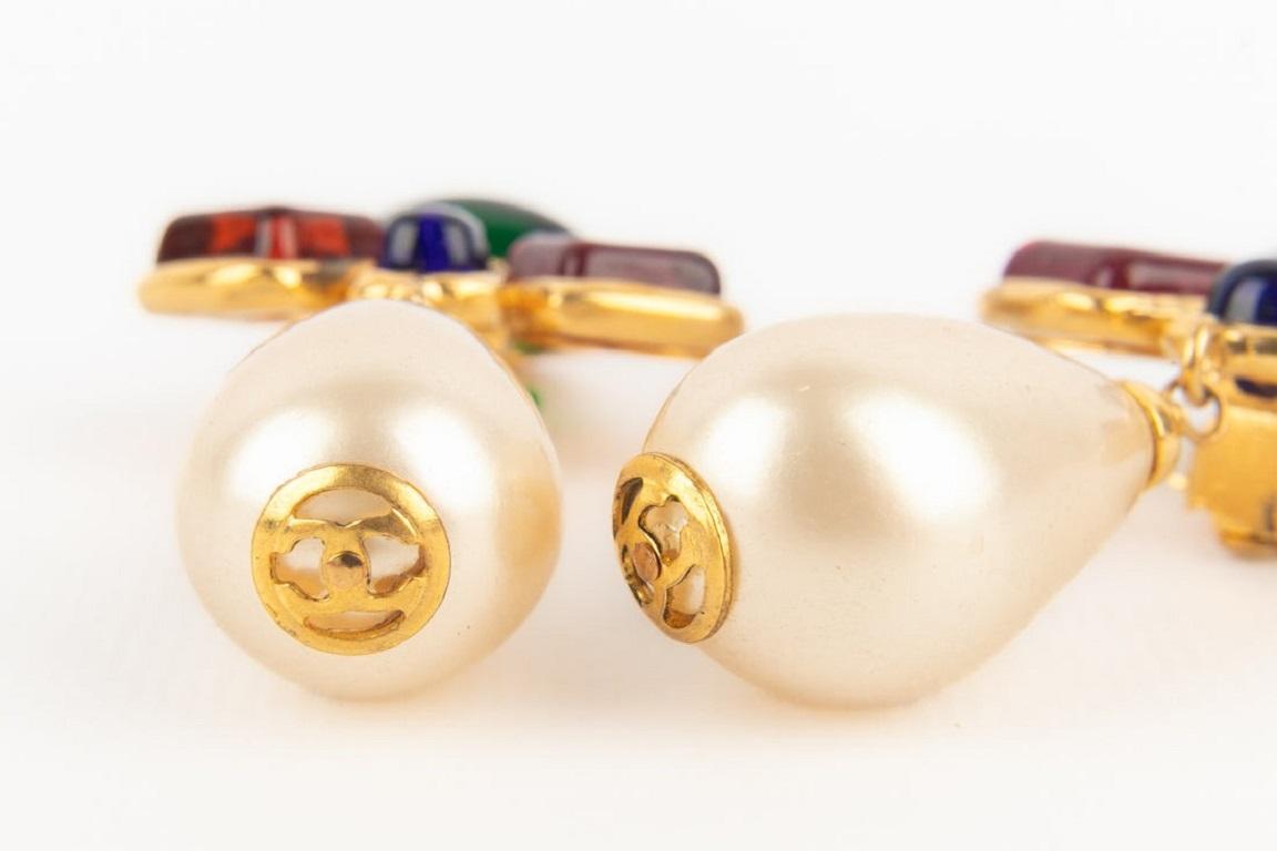 De las mujeres Chanel Pendientes de clip de metal dorado, años 1990 en venta