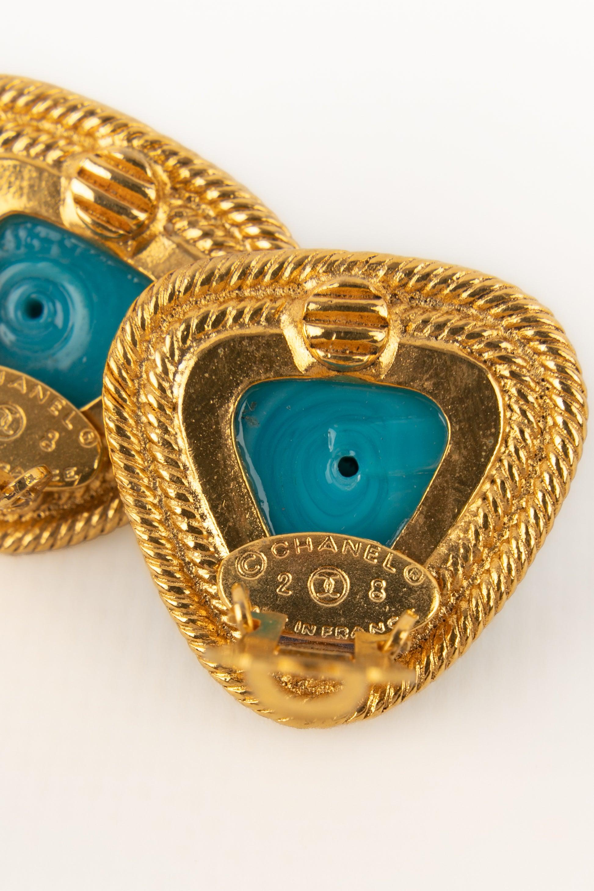 Chanel Pendientes de clip de metal dorado, años 1990 en venta 1
