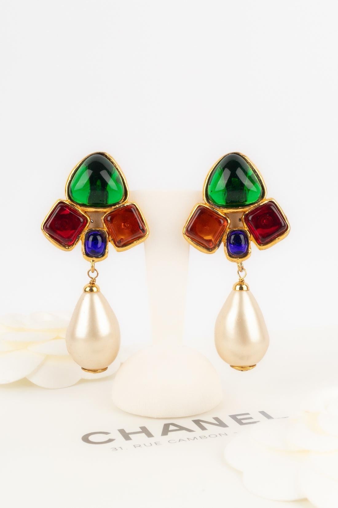 Chanel Pendientes de clip de metal dorado, años 1990 en venta 3