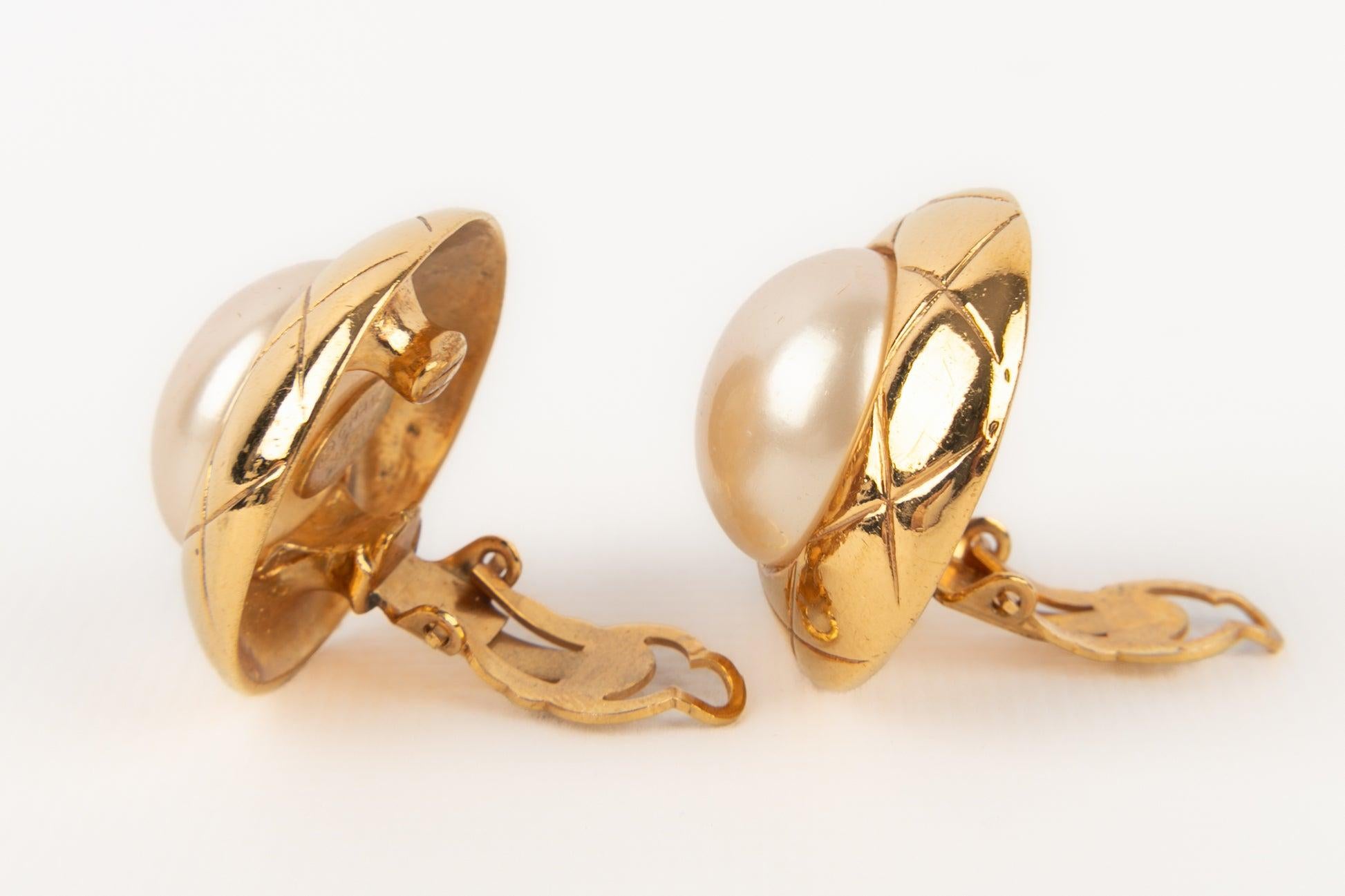 Orecchini a clip in metallo dorato Chanel, 1993 In condizioni ottime in vendita a SAINT-OUEN-SUR-SEINE, FR