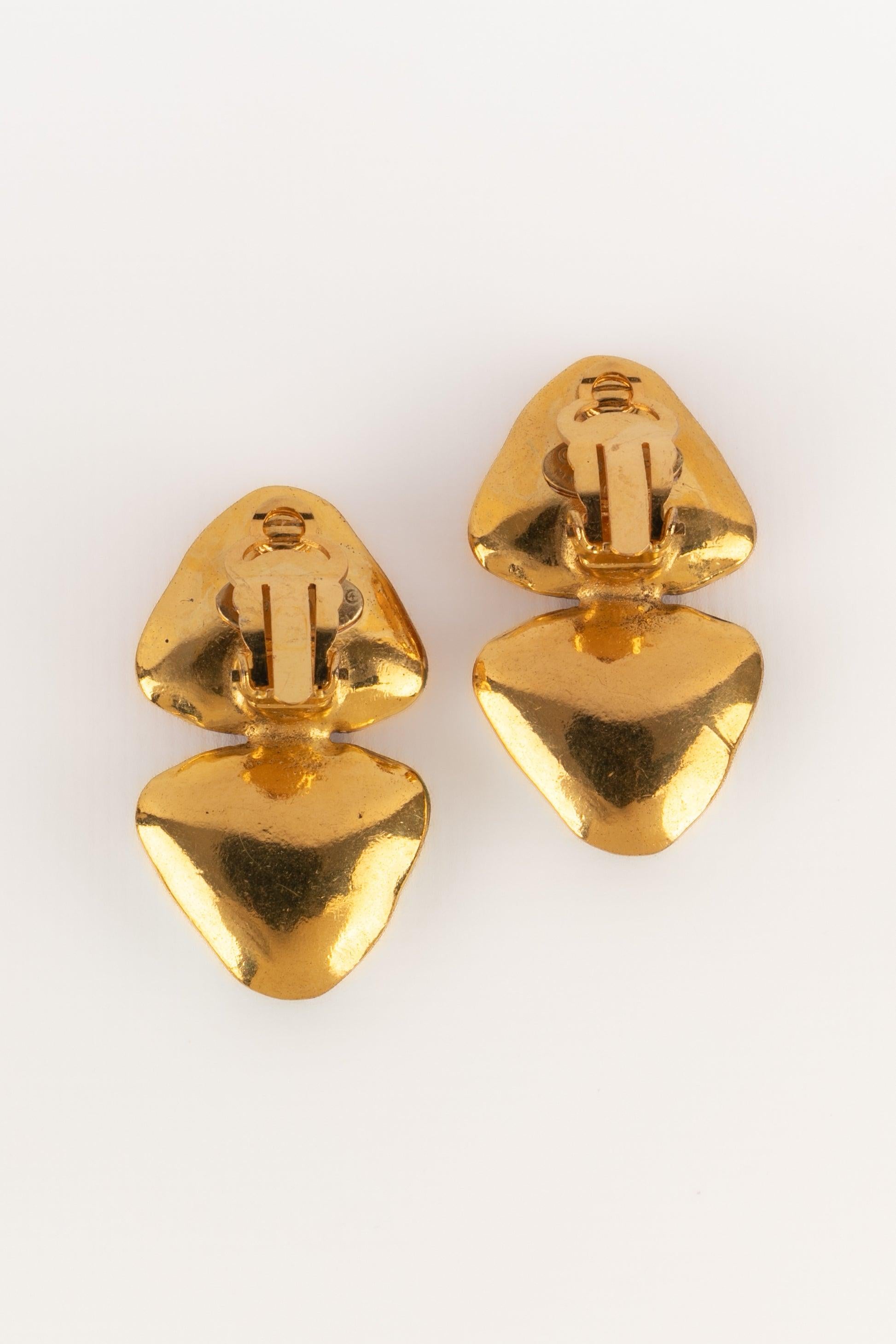 Orecchini a clip in metallo dorato Chanel, 1993 in vendita 2