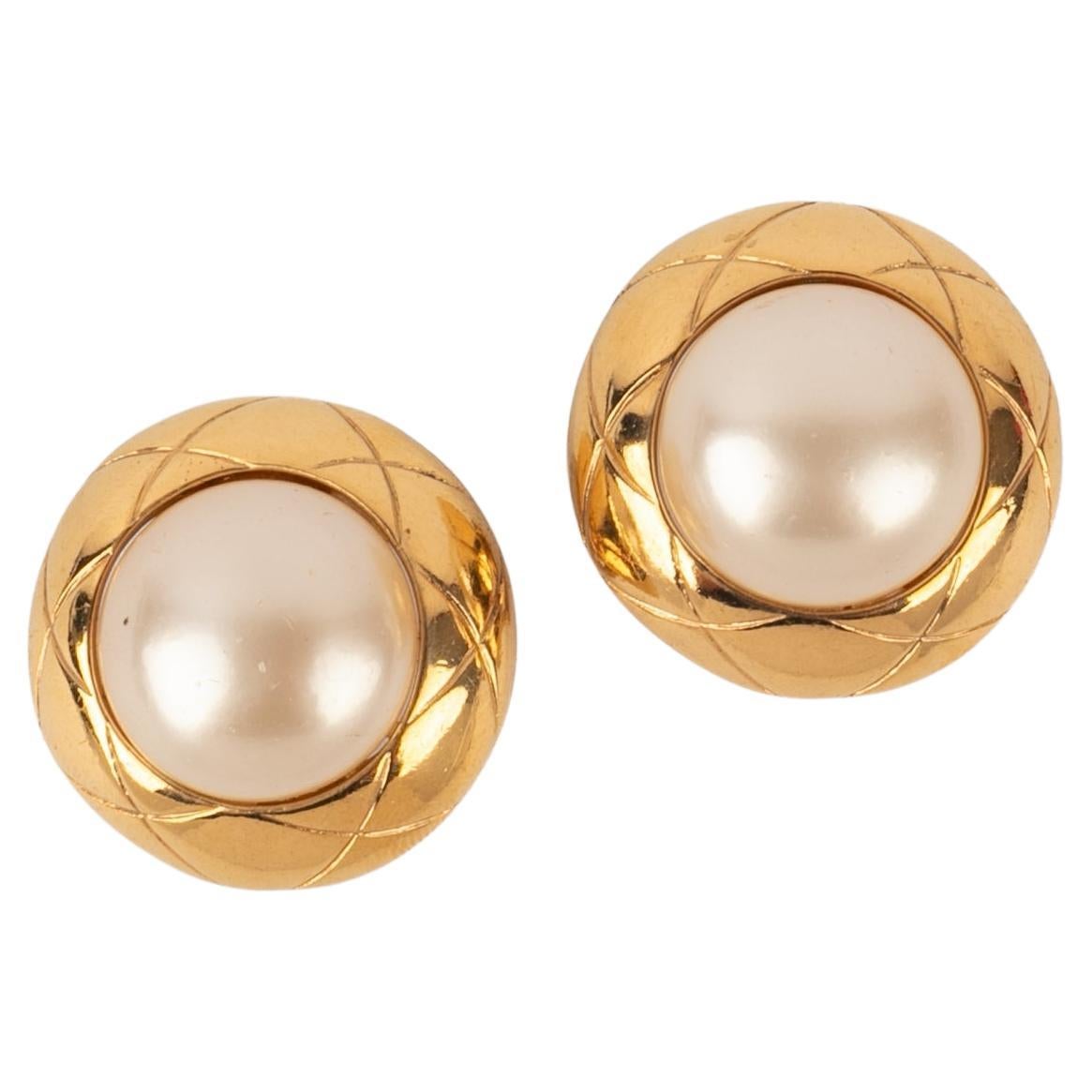Orecchini a clip in metallo dorato Chanel, 1993