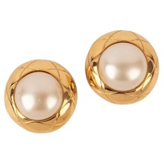 Orecchini a clip in metallo dorato Chanel, 1993