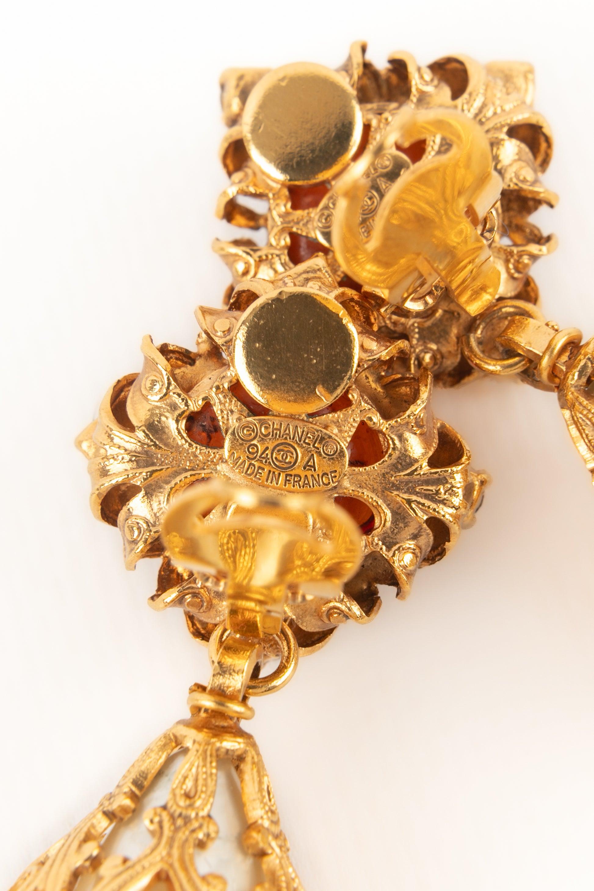 Orecchini a clip in metallo dorato Chanel, 1994 in vendita 1
