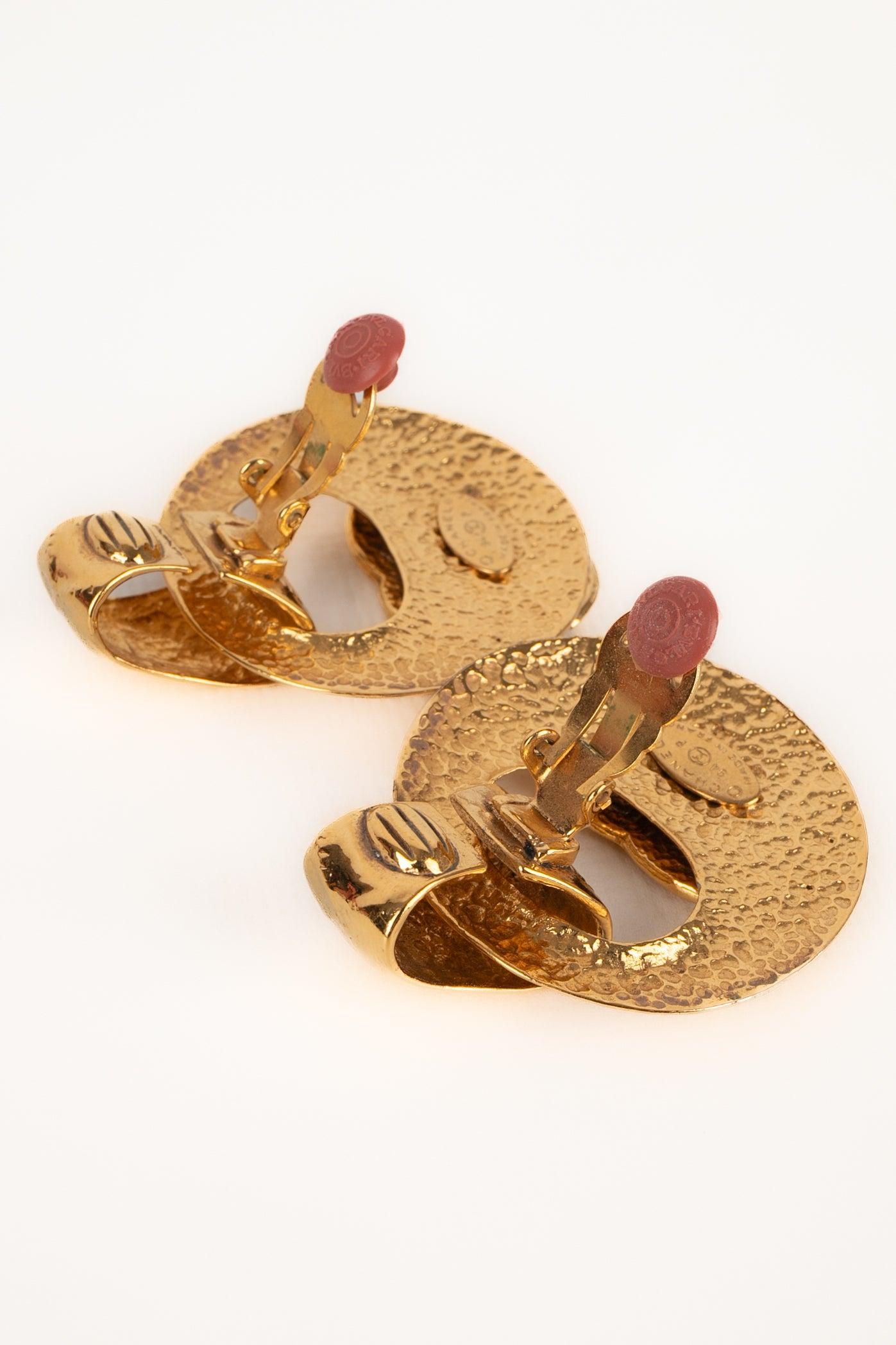 Orecchini a clip in metallo dorato Chanel, 1994 in vendita 3