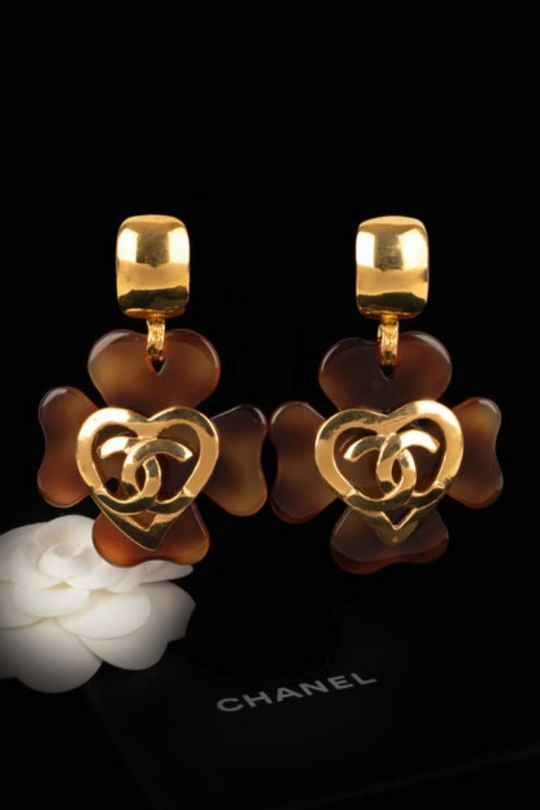Chanel Golden Metal Clip-on Earrings, 1995 For Sale 3