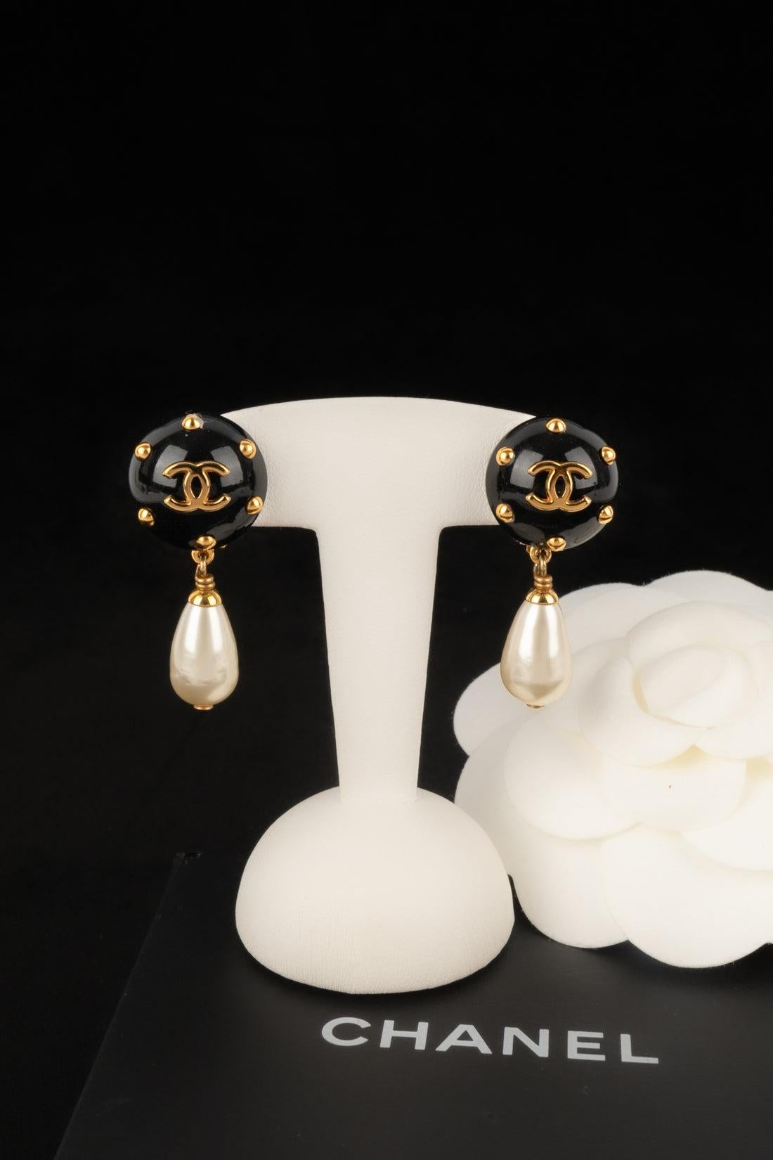 Chanel Golden Metal Clip-on Earrings Cruise, 1996 3
