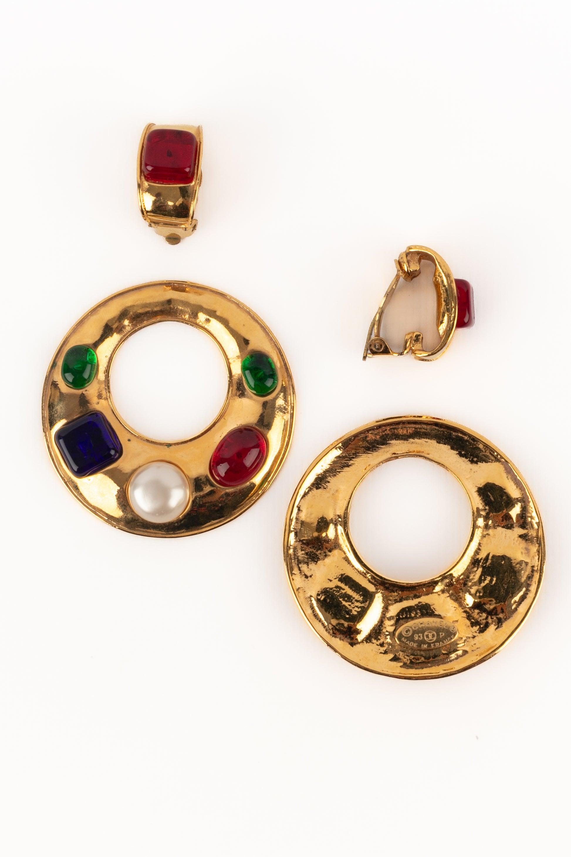 Women's Chanel Golden Metal Clip-on Earrings For Sale