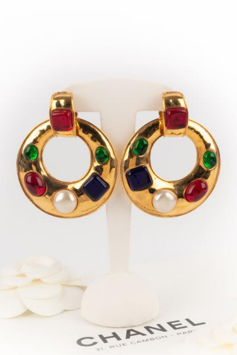 Chanel Golden Metal Clip-on Earrings For Sale 4