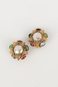 Chanel Goldene Metall-Ohrclips aus Metall, verziert mit Perlen- und Glaspalette