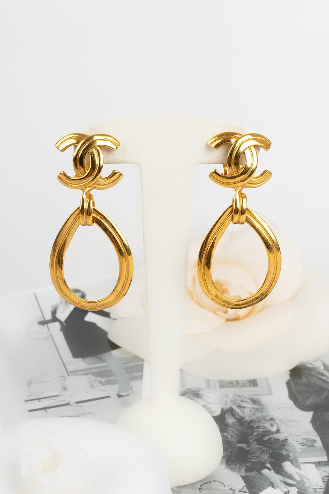 Chanel Golden Metal Clip-on Earrings Spring, 1996 4