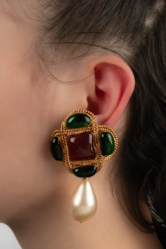 Chanel Golden Metal Clip-on Earrings with Glass Paste, 1990s