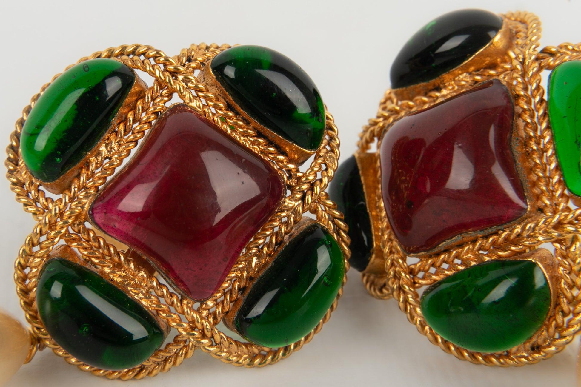 Women's Chanel Golden Metal Clip-on Earrings with Glass Paste, 1990s For Sale