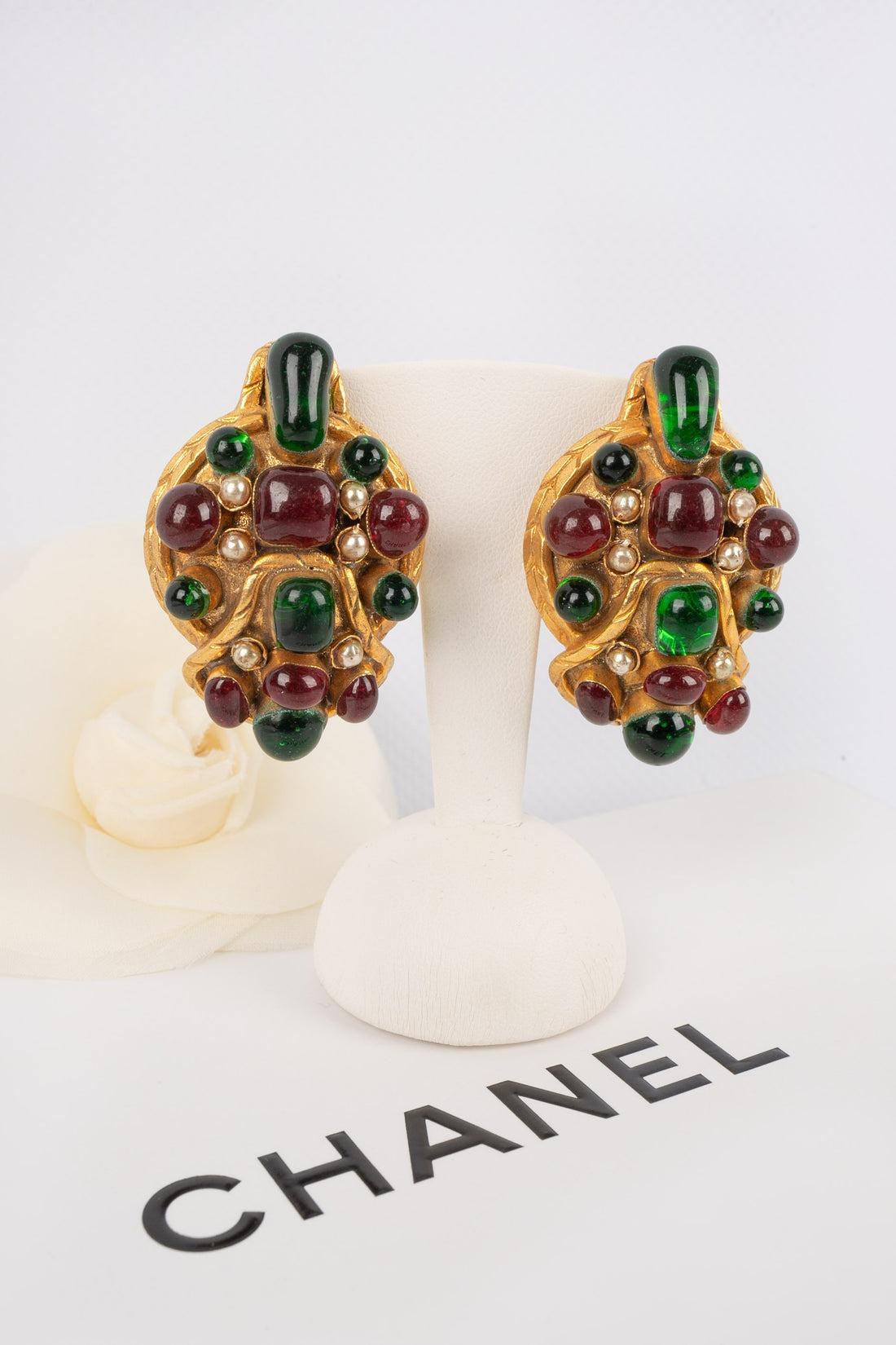 Chanel Golden Metal Clip-on Earrings with Glass Paste, 1993 For Sale 4