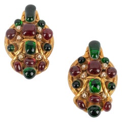 Boucles d'oreilles à clip en métal doré et pâte de verre de Chanel, 1993