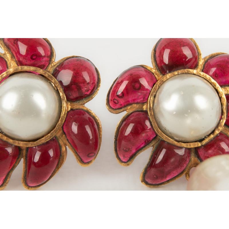 Chanel Golden Metal Clip-on Earrings with Glass Paste and Costume Pearl, 1994 For Sale 1