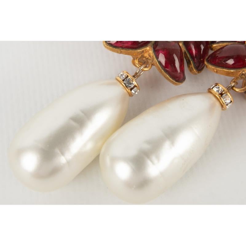 Chanel Golden Metal Clip-on Earrings with Glass Paste and Costume Pearl, 1994 For Sale 2