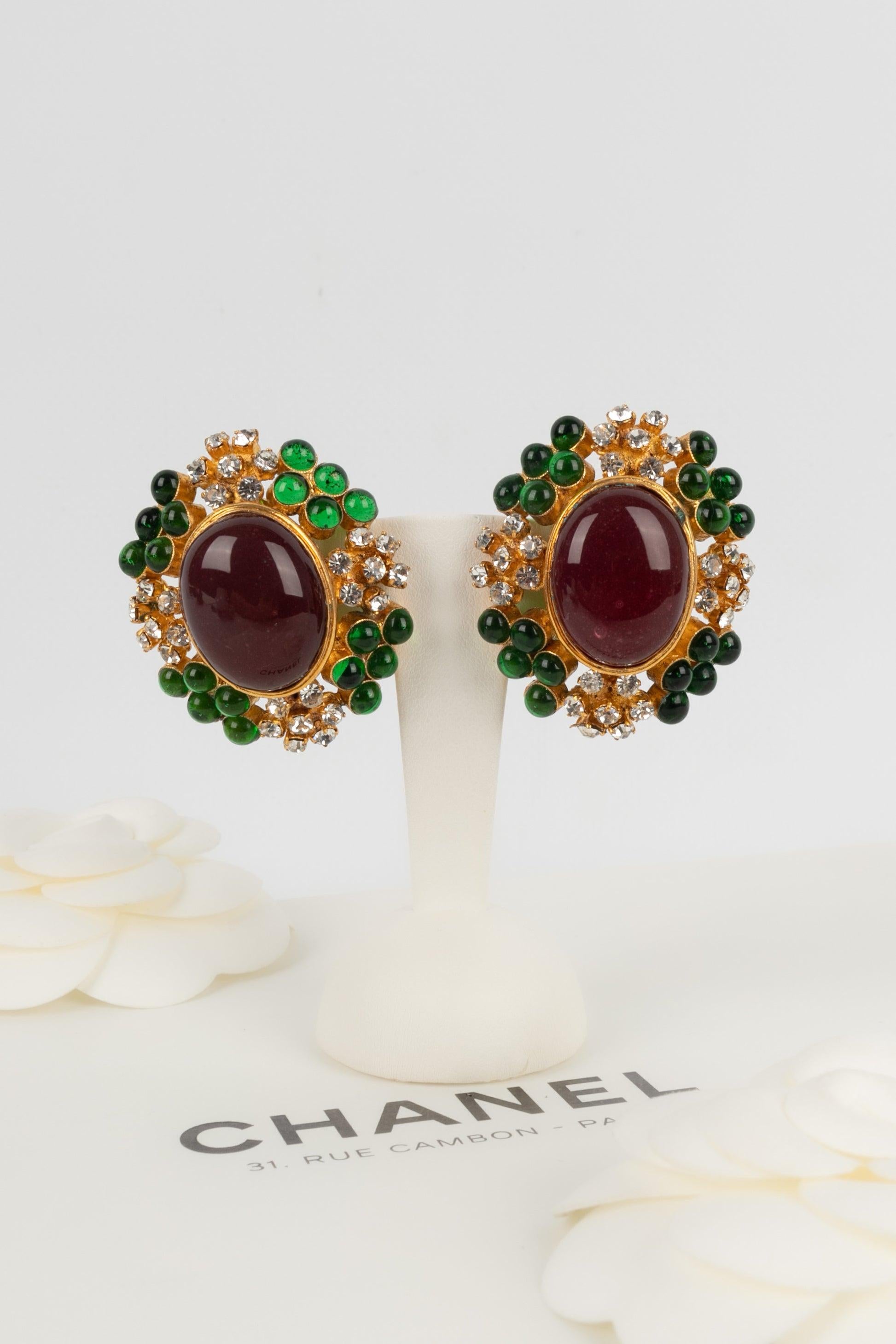 Chanel Golden Metal Clip-on Earrings with Glass Paste and Rhinestones, 1990s For Sale 3