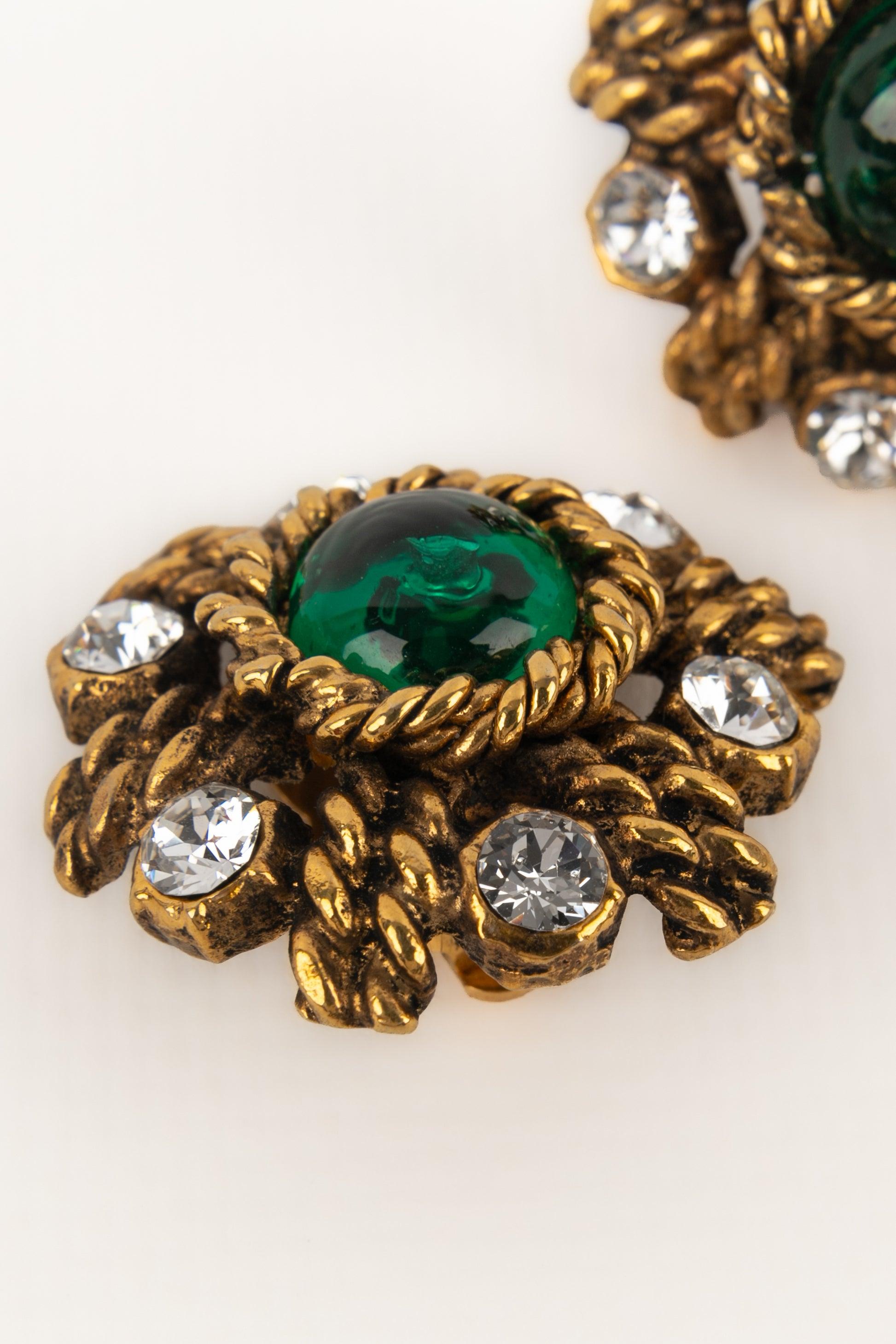 Women's Chanel Golden Metal Clip-on Earrings with Green Glass Paste Cabochons, 1980s For Sale