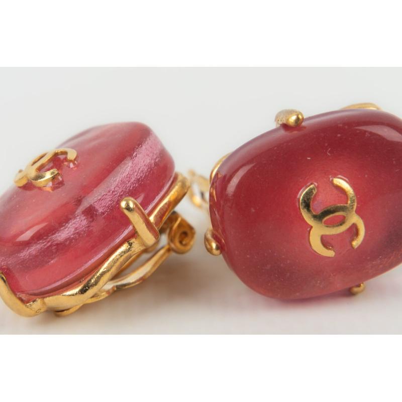 Women's Chanel Golden Metal Clip-on Earrings with Pink Glass Paste Cabochons Fall, 1997 For Sale